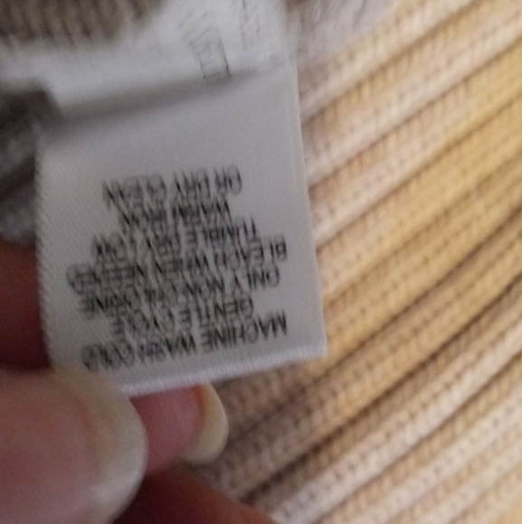 BANANA REPUBLIC SWEATER - Picture 2 of 6